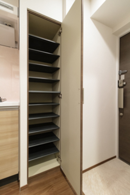 1人暮らしには十分な容量のシューズボックスです。※写真は同タイプ住戸です。