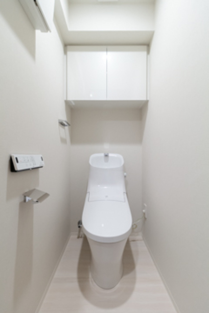 棚があるので日用品をストックできそうです。※写真は同タイプ住戸です。