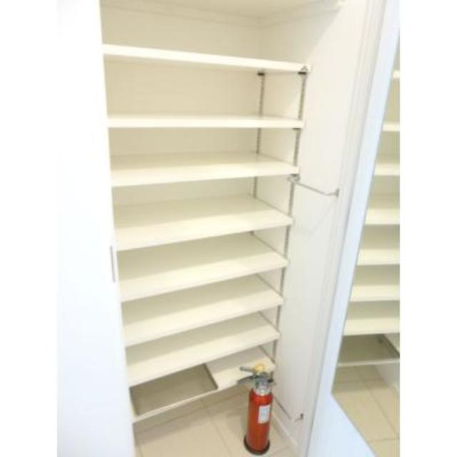 シューズボックス
※写真は同タイプ住戸です。