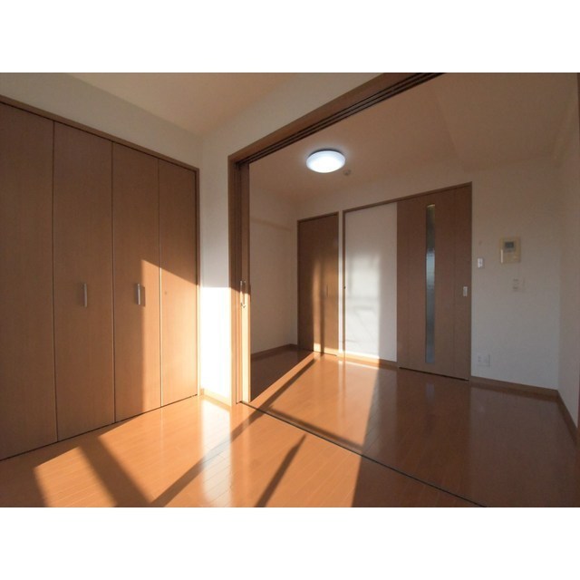 ５．１帖と４．１帖の洋室があります。