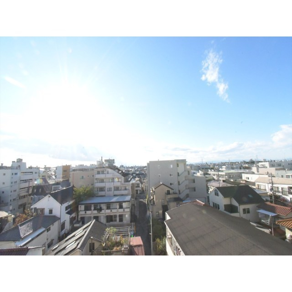 １０階建ての建物の７階にあるお部屋です。