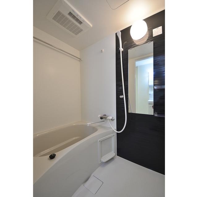 浴室乾燥機付き。雨の日も洗濯物を干すことができます。