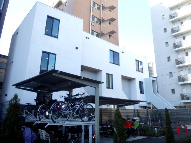 真っ白い外観が特徴的です