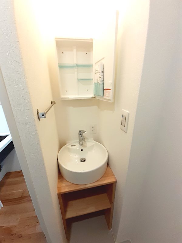 まるい洗面ボウルがかわいらしい洗面化粧台