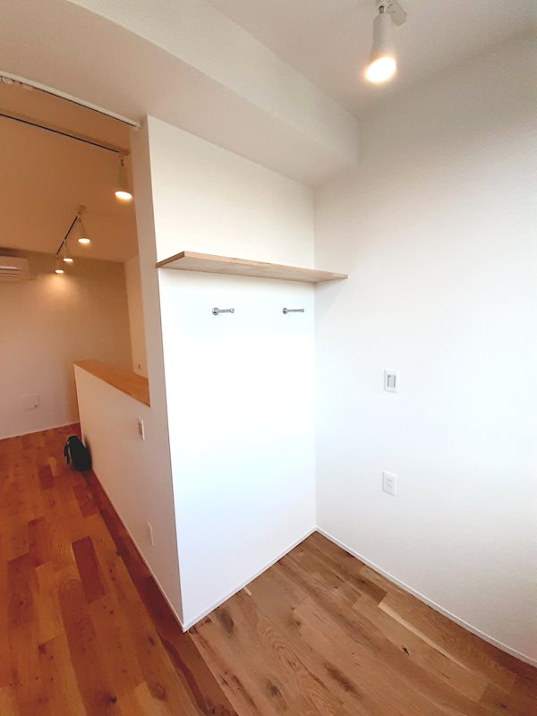 お気に入りのコートや帽子はここに