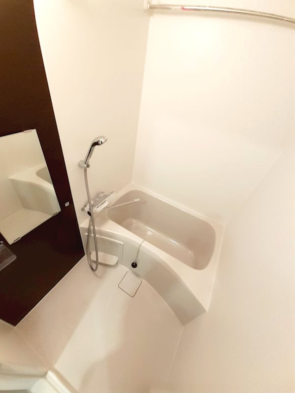 浴室乾燥機付きのバスルーム