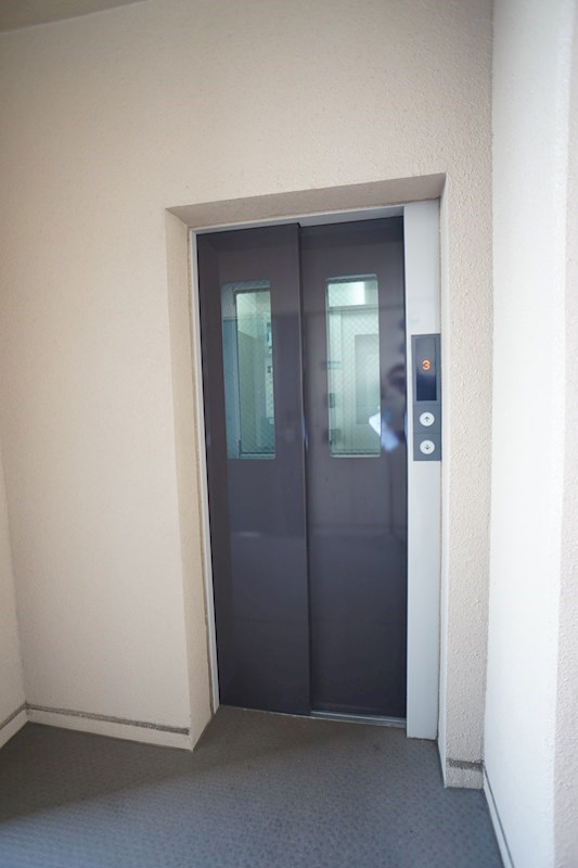 エレベーター付きなので5階への移動もラクラク