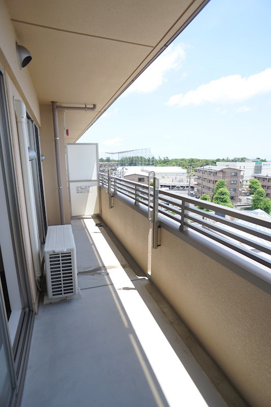 少し広いバルコニーなので椅子等を置いてゆったりできそうです