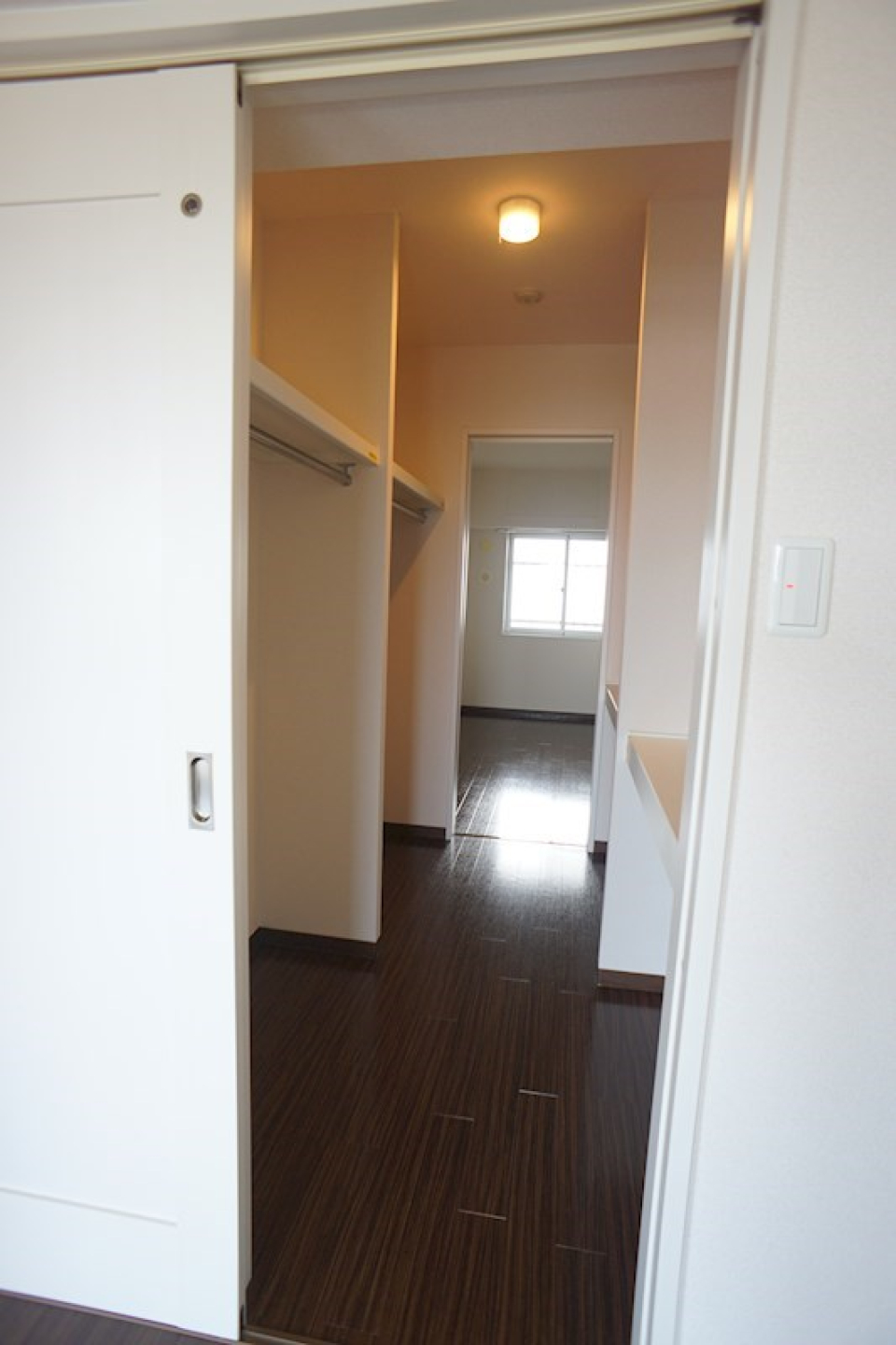 衣類が管理しやすいウォークインクローゼット付き