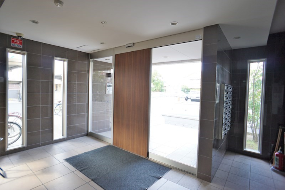 エントランスの様子(建物内)