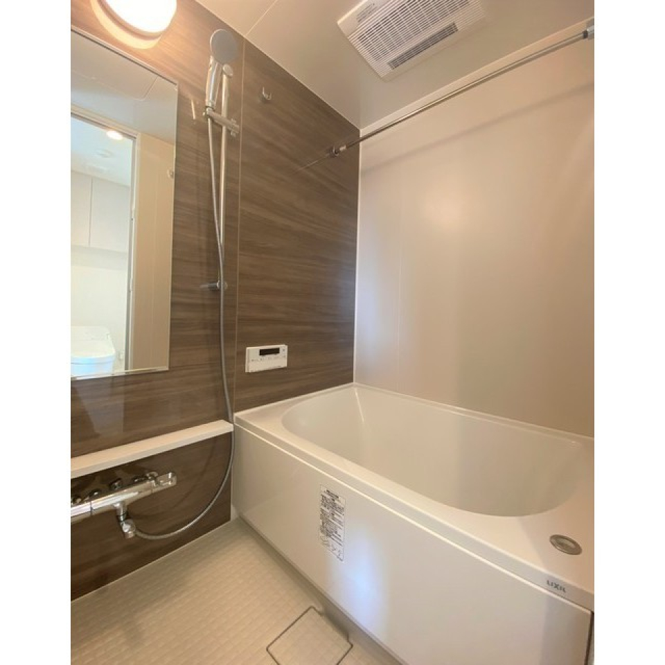 浴室乾燥機の付いたバスルーム。1日の体の疲れを癒して下さい。
2024.3.16撮影