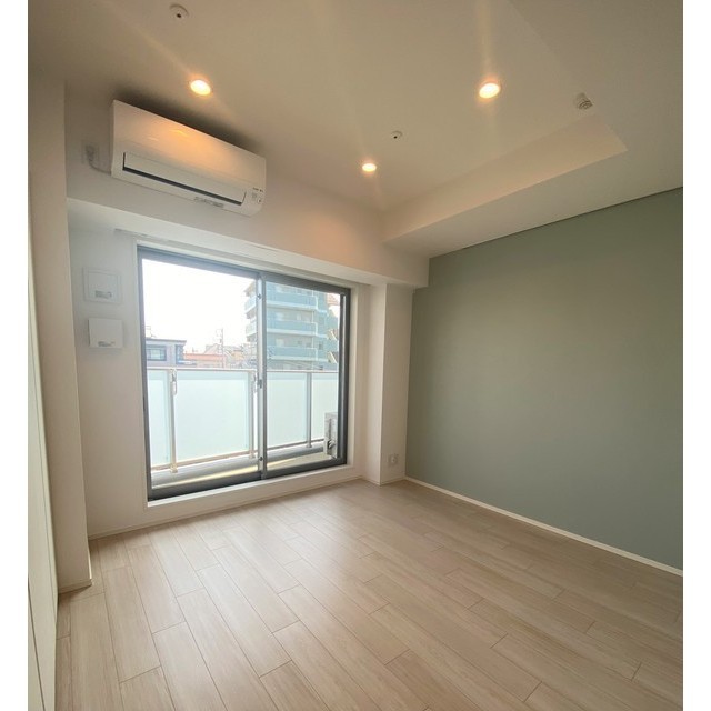 アクセントウォールがくすみカラーで、お部屋全体がやわらかい印象の空間です。
2024.03.16撮影