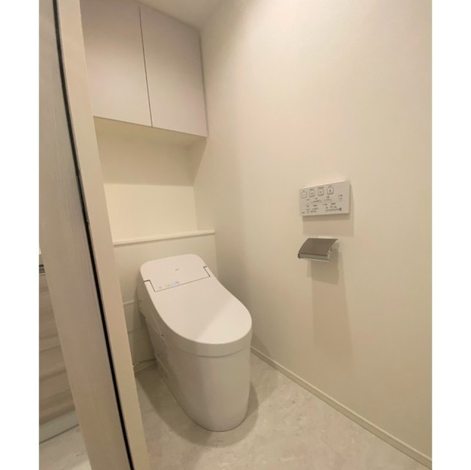 清潔感のあるトイレ。壁にくぼみがあるので、小物や本なども置けそうですね。
2024.03.16撮影