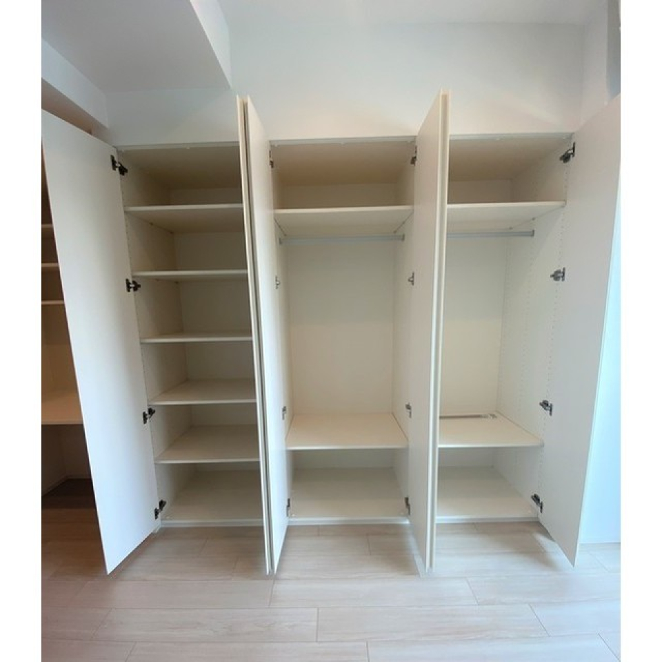 収納スペースは3つ。畳み・吊るし、両方の収納が出来るのがいいところ！
2024.03.16撮影