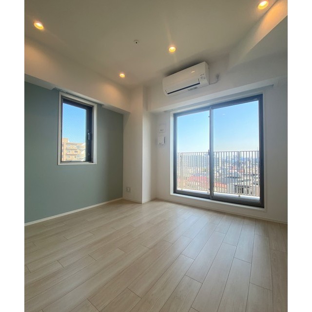 約9帖の新築1Rです。最上階で眺めが良く、風通しも◎快適に過ごせる空間です。
2024.3.16撮影