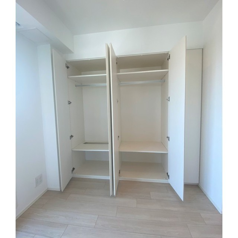 収納スペースは3つに分けられるので、オンシーズン・オフシーズンの物を分けて収納することも可能です。
2024.3.16撮影