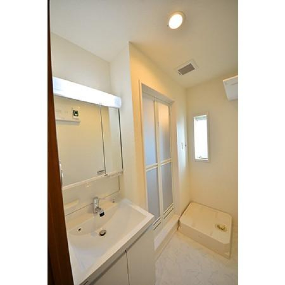 シンプルな洗面台。