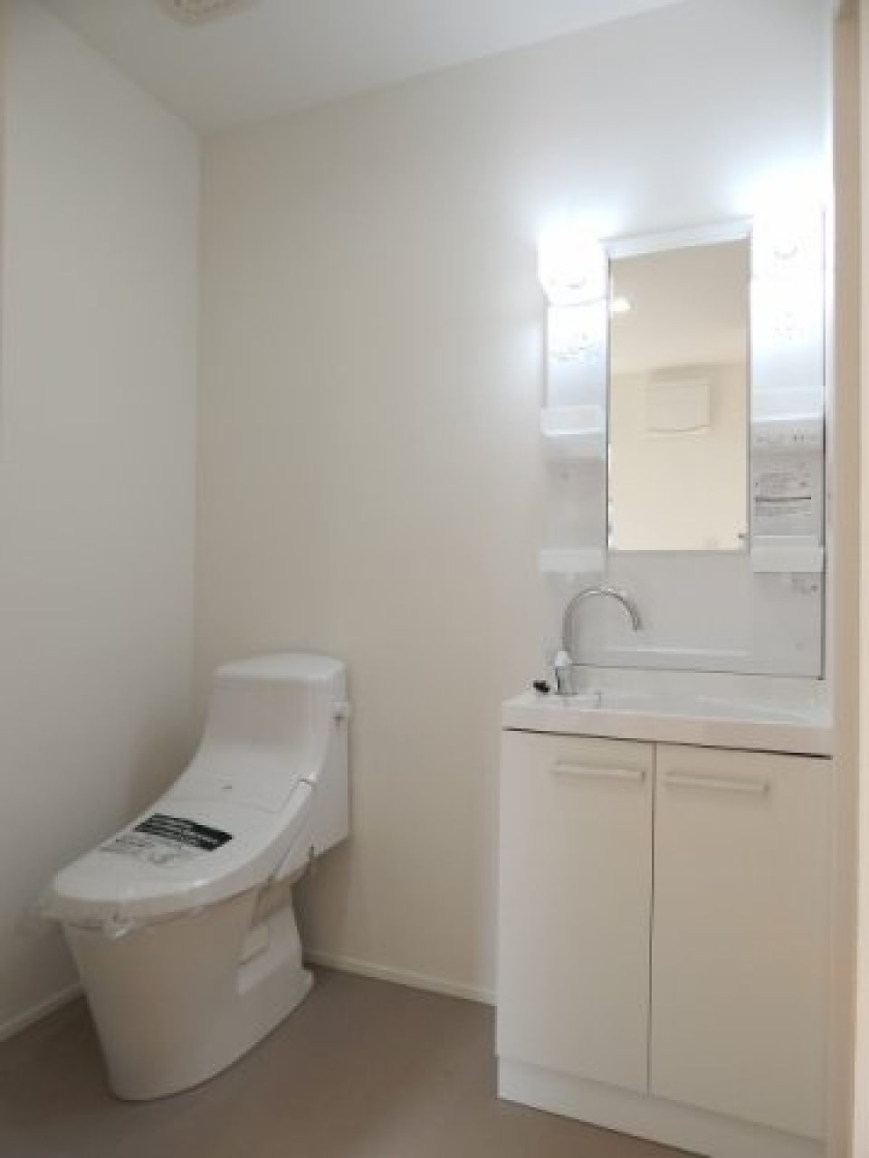 トイレと洗面台。