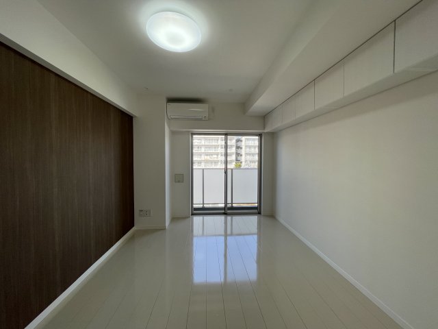 8帖の洋室です。
※他号室参考写真