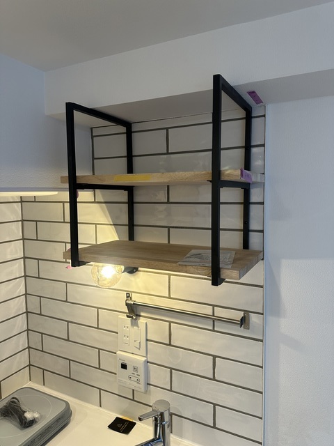 吊り下がりのラックも活用して