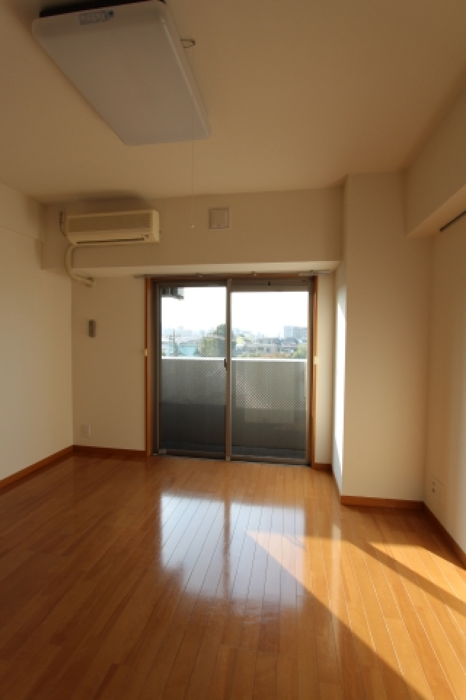 5.8帖の洋室です。
※参考写真