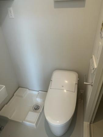 トイレです。洗濯機置場の隣にあるので、換気やお掃除をこまめにしましょう。