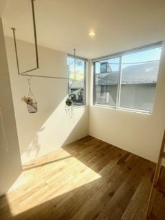 2面採光なので自然の光がたっぷり差し込みます。