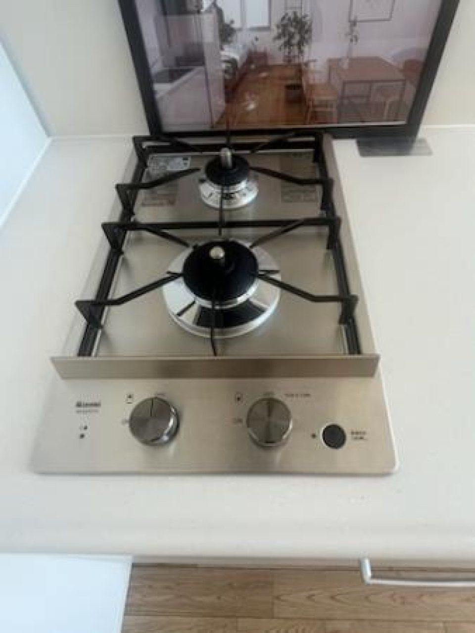 2口のガスコンロ付きです。