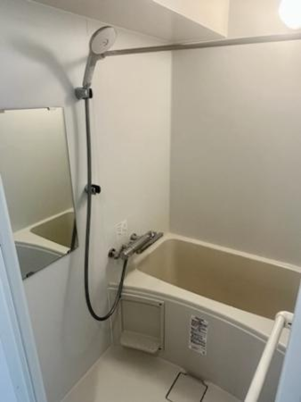 浴室もシンプルな造りです。