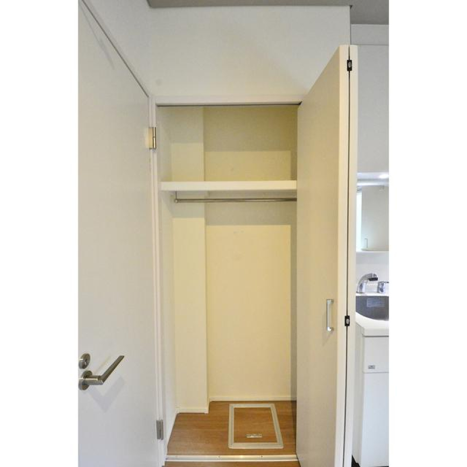 ハンガークローゼットなので服をそのままかけられます。