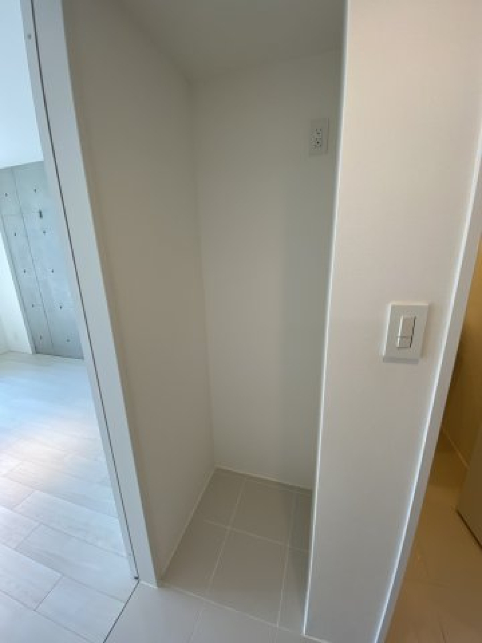 冷蔵庫はこちらのスペースにフィットするものをご用意ください