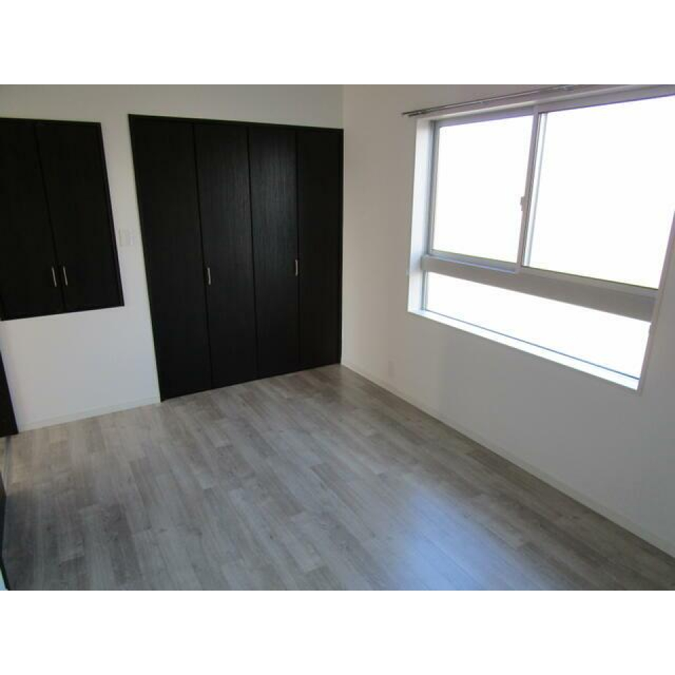 洋室6.8帖
スタイリッシュなモノトーン調