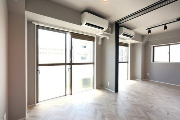 バルコニーはないですが、南向き＋大きめの窓で陽当たり良好です。