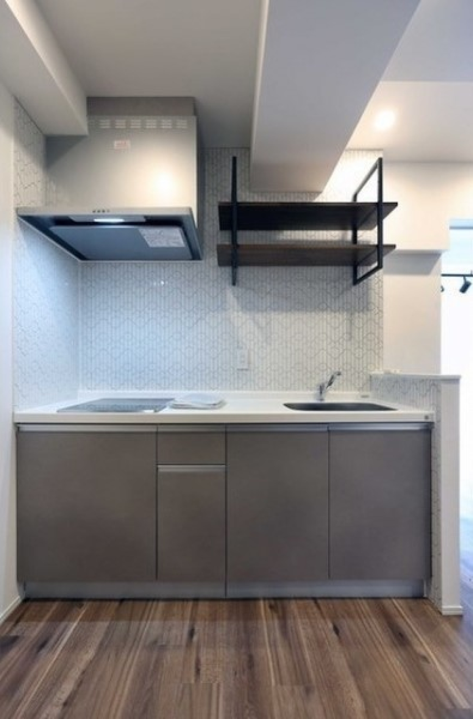 独特な柄が印象的なキッチン。ちょっとしたデザインに個性を感じます。