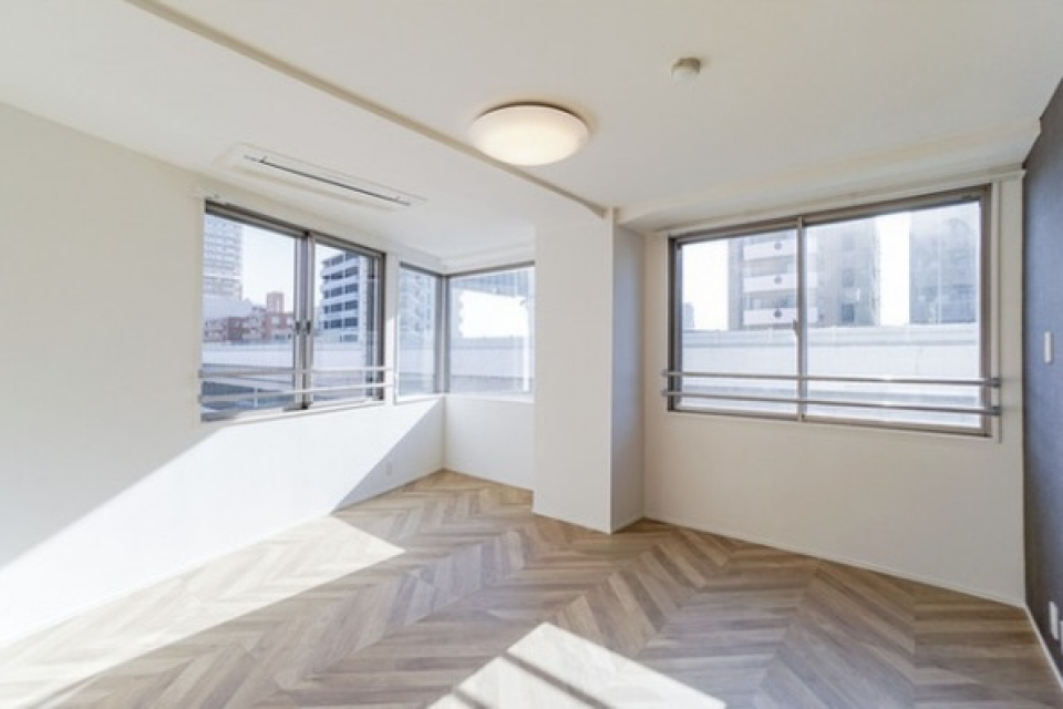 日当たりの良い8.7帖の洋室