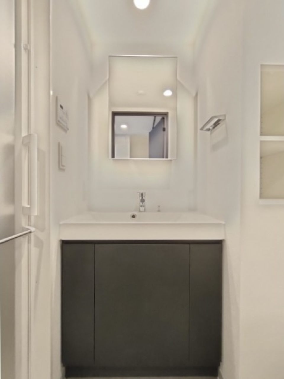 洗面所もキッチンと同じトーンですっきりきれいめ