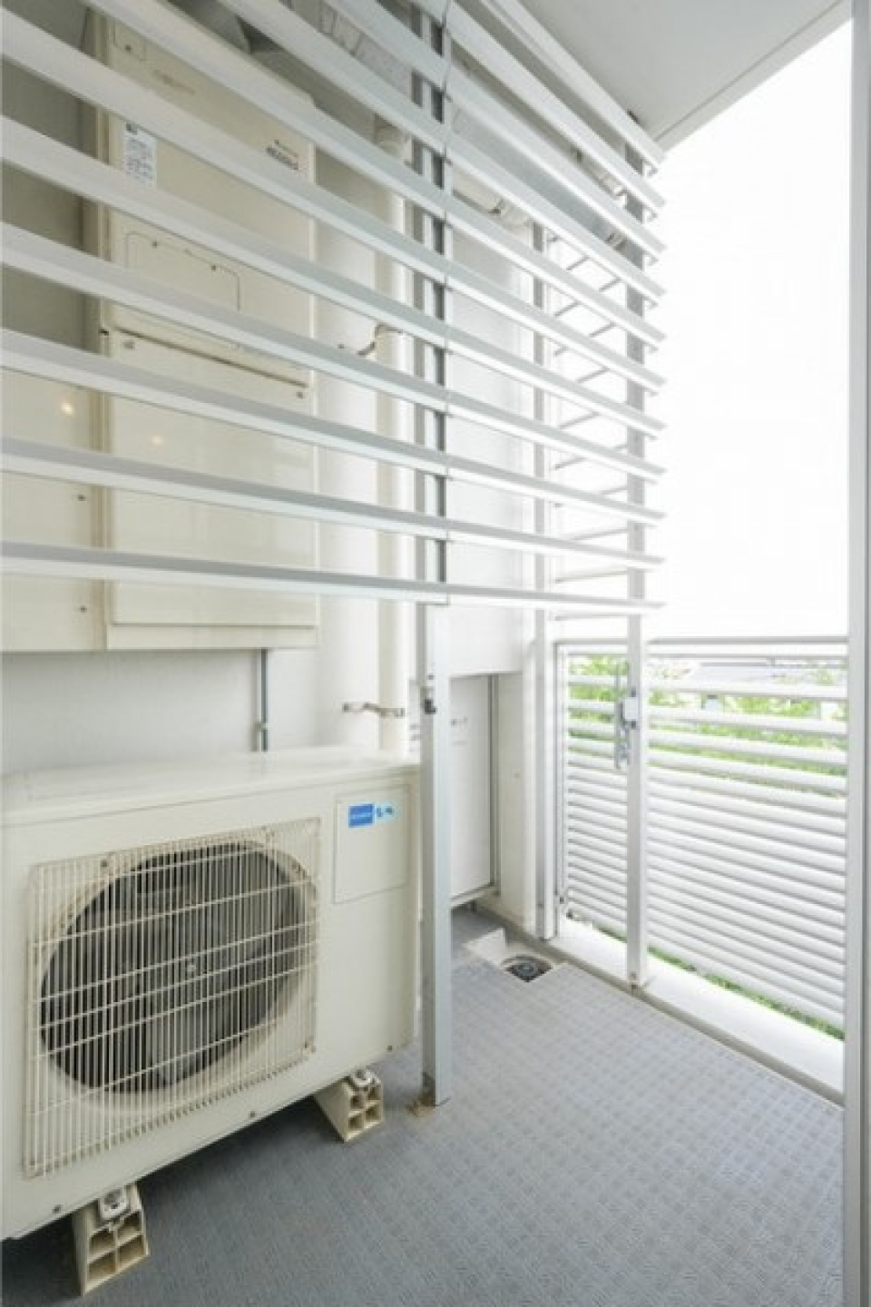 バルコニーはちょっとコンパクト