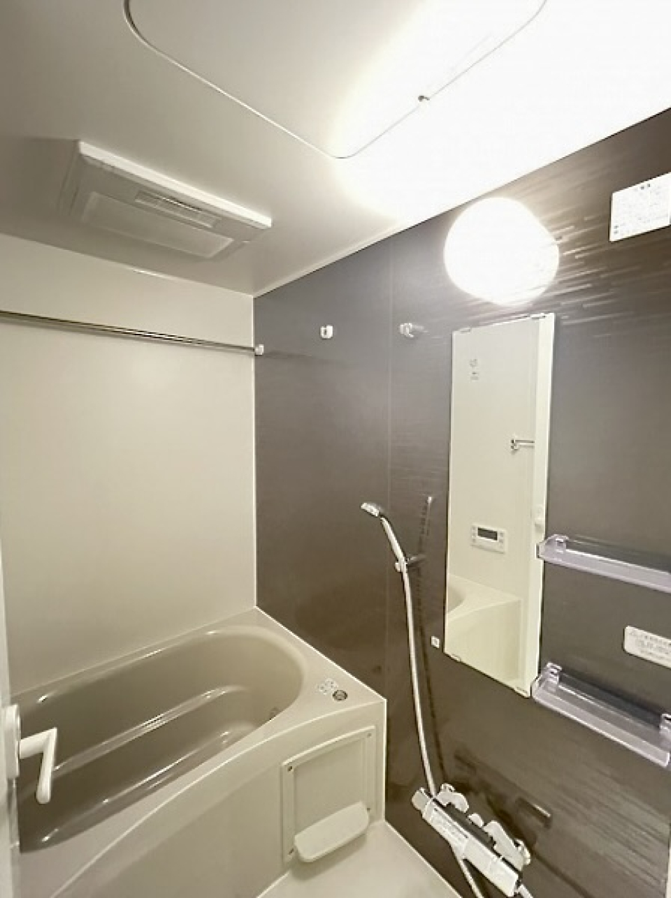 浴室乾燥機能付きのバスルーム