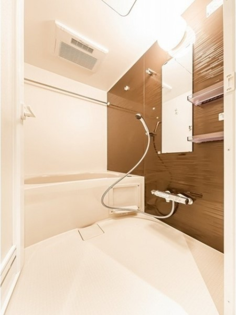 浴室乾燥機能付きのバスルーム