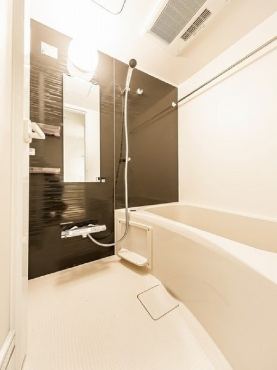 浴室乾燥機能付きのバスルーム