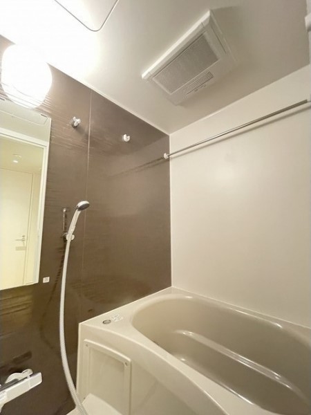 バスルームには浴室乾燥機付き