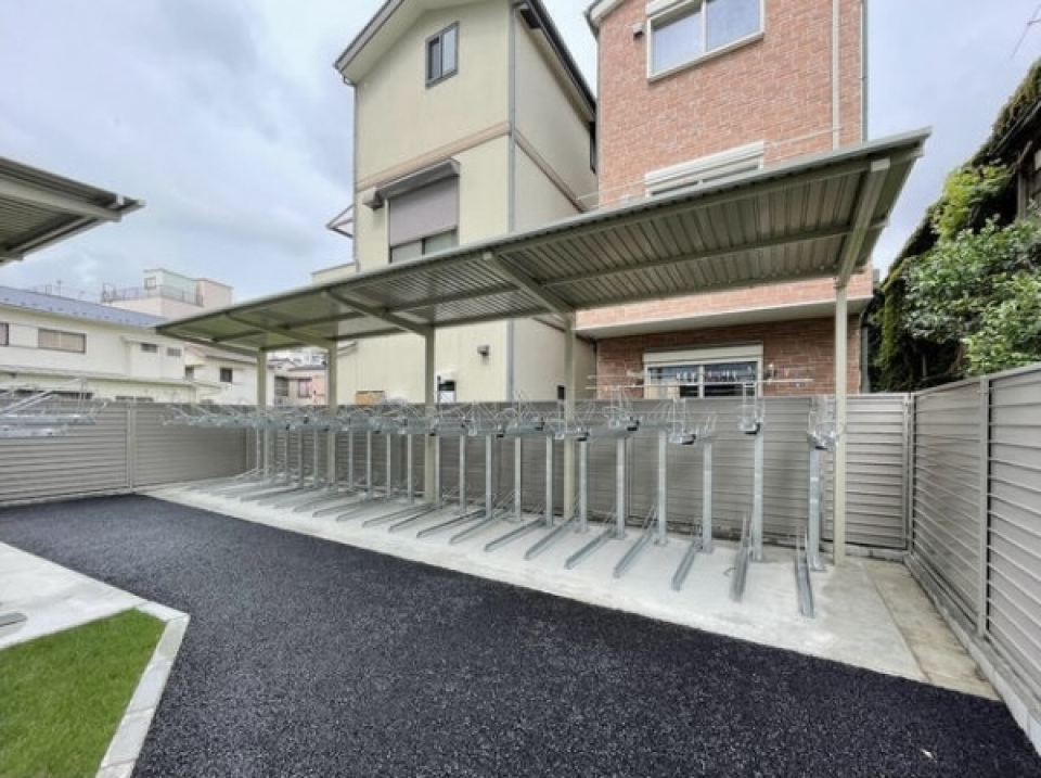 1住戸1台まで無料駐輪できる屋根付き駐輪場