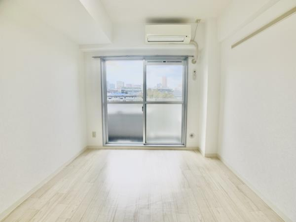 5.9帖の洋室です。
※家具付ではありません。