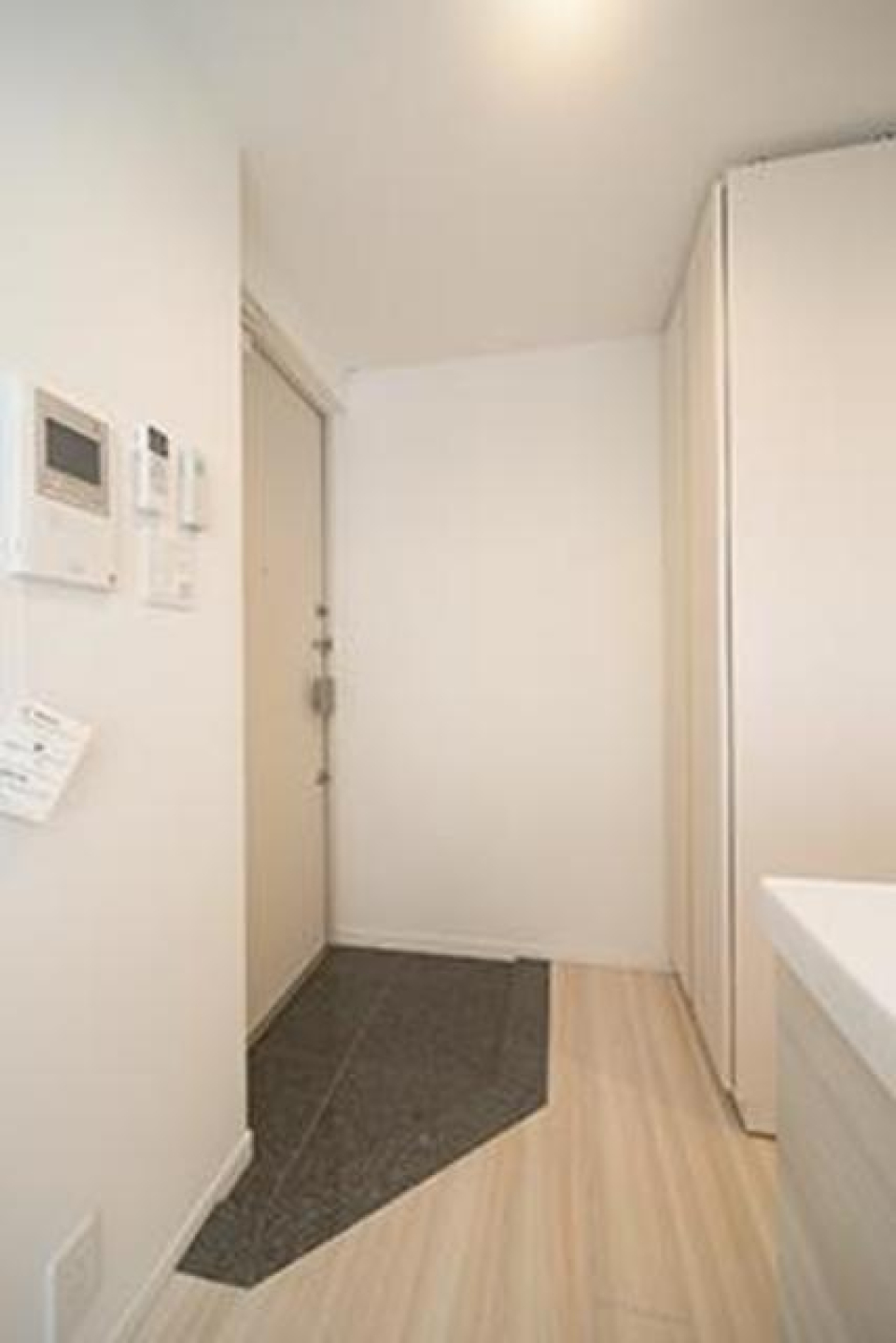 玄関
※写真は同タイプ住戸です。