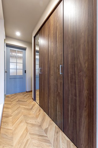 クローゼットは廊下にあります。廊下がほぼ脱衣所だと考えれば便利