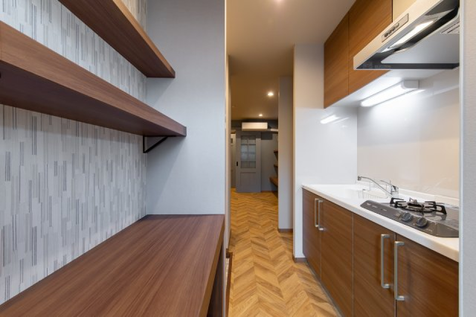 キッチンスペースとカウンター