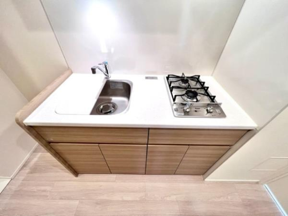 コンロは2口タイプで、作業スペースも確保できます。