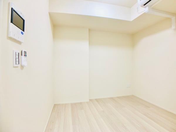 3.8帖の洋室。窓のないお部屋です。