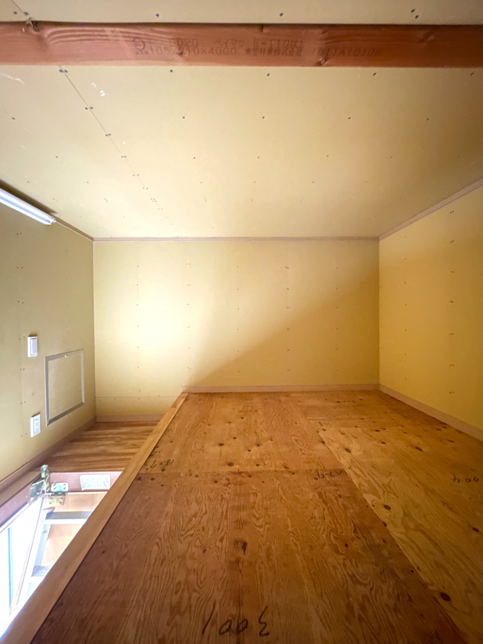 屋根裏部屋...秘密基地みたいで憧れる！