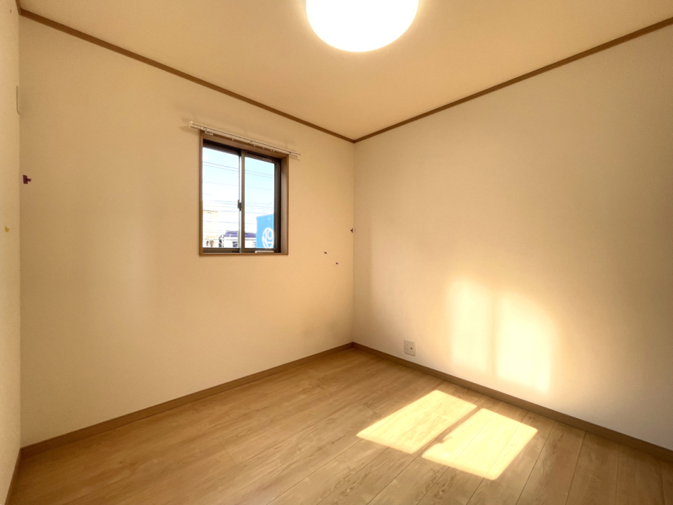 西からの採光を考えると夏場は遮光カーテンがおすすめ